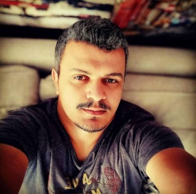 Siyahı Seven Renkli Biri